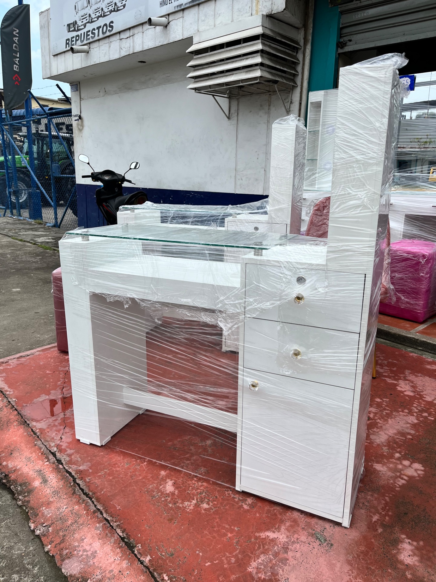 MESA DE MANICURE